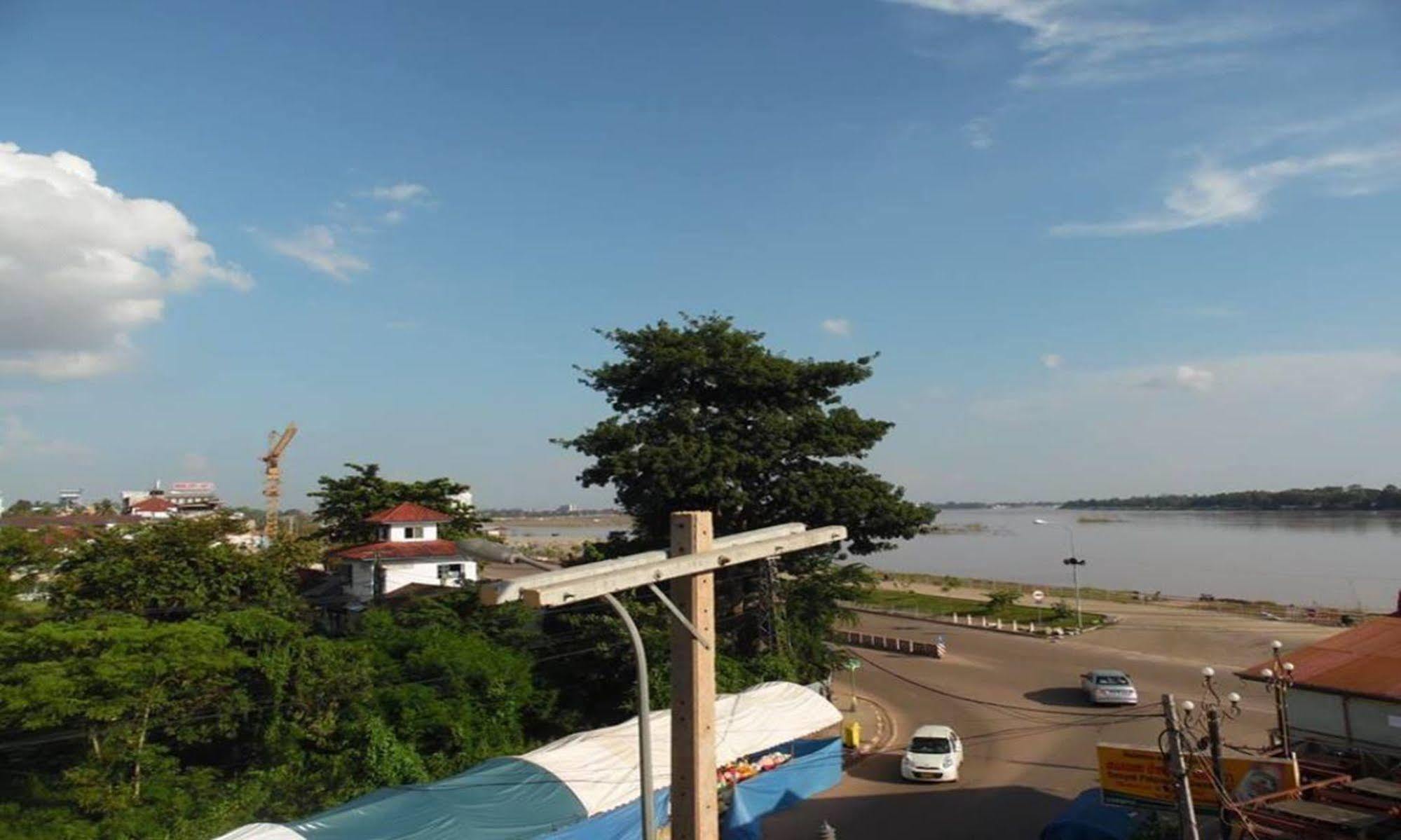 Mekong Sunshine Hotel Vientiane Esterno foto