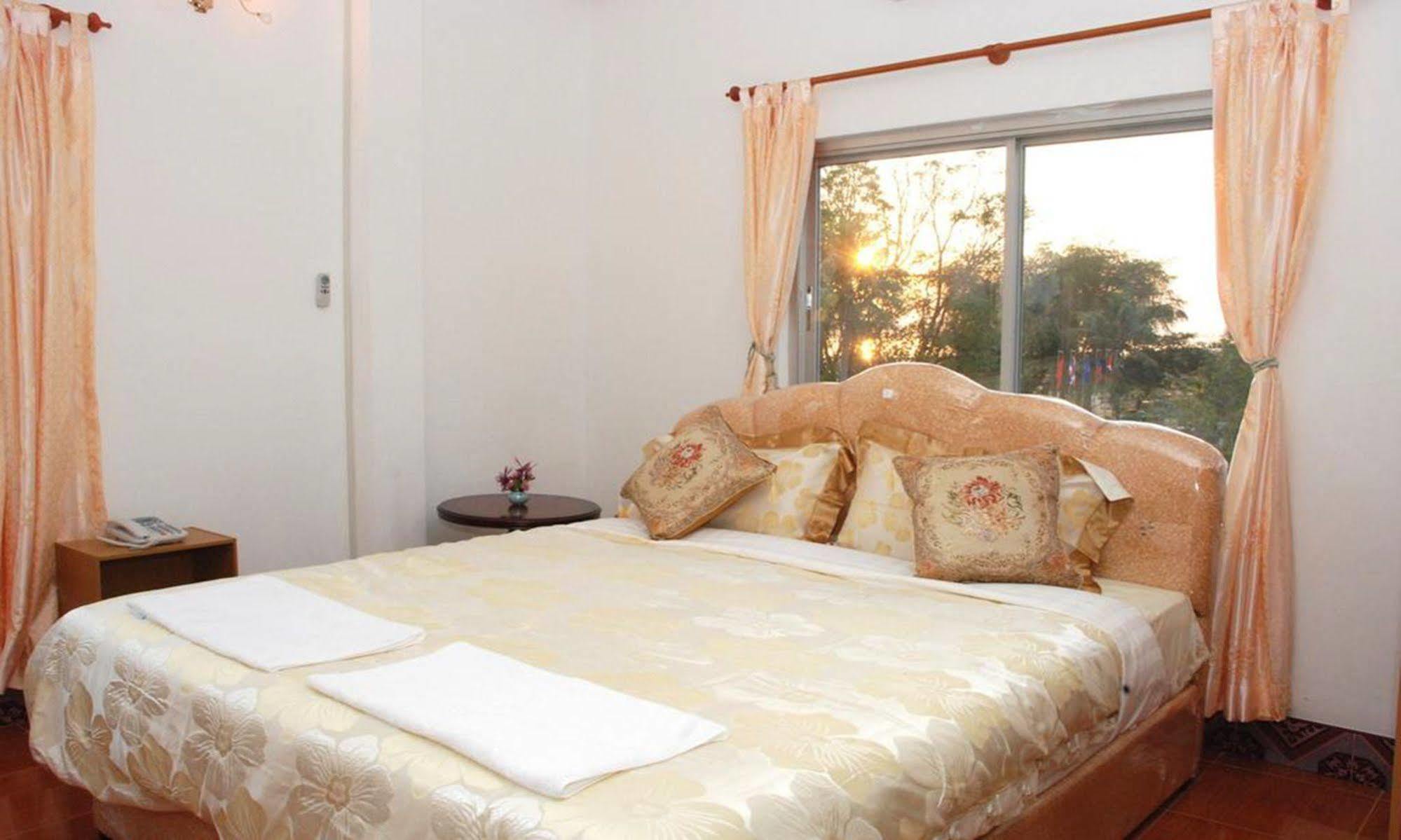 Mekong Sunshine Hotel Vientiane Esterno foto